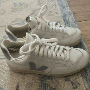 Vejas sneakers with light blue accent